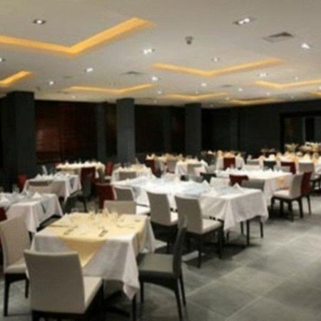 Ramada Hotel & Suites Amman Restaurang bild