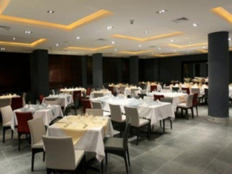 Ramada Hotel & Suites Amman Restaurang bild