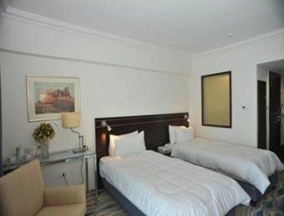 Ramada Hotel & Suites Amman Rum bild